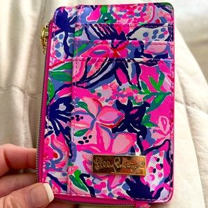 Lilly Pulitzer Brand new! Small wallet. Gorgeous hot pink pattern!
